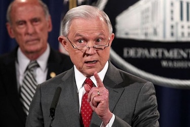 Jeff Sessions promete suprimir filtraciones en la Casa Blanca