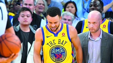 Warriors vencen y Celtics clasifican