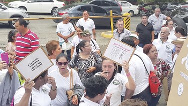 Condenan a cinco personas por envenenamiento con jarabe de la Caja de Seguro Social