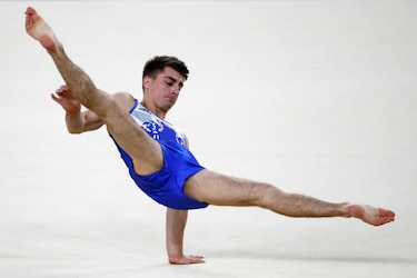 Británico Whitlock oro en suelo; Hypolito y Mariano suben al podio
