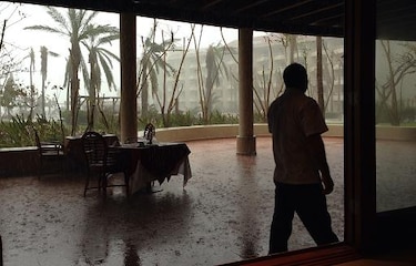 Tormenta Polo mantiene en alerta a Baja California