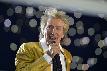Rod Stewart se disculpa por simular decapitación en un video