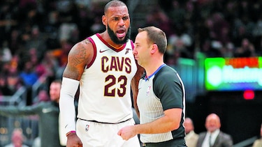 LeBron James sufre la primera expulsión de su carrera