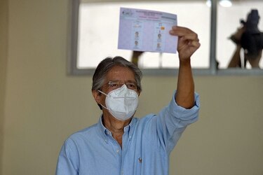 El conservador Guillermo Lasso gana la elección presidencial en Ecuador