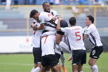 Costa Rica vence 2-1 a El Salvador y sigue soñando con clasificar a Catar 2022