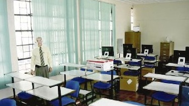 Hurtan 10 ordenadores de colegio tableño