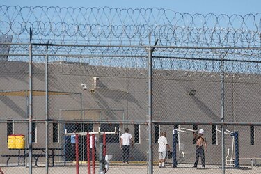 Qué significa que el gobierno de México se sume a la demanda contra ICE por muertes en un centro de detención de EU