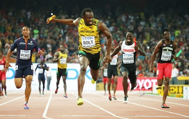 Usain Bolt se hace infinito tras triplete en el Mundial de Atletismo