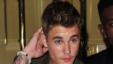 Justin Bieber dice padecer una parálisis facial parcial