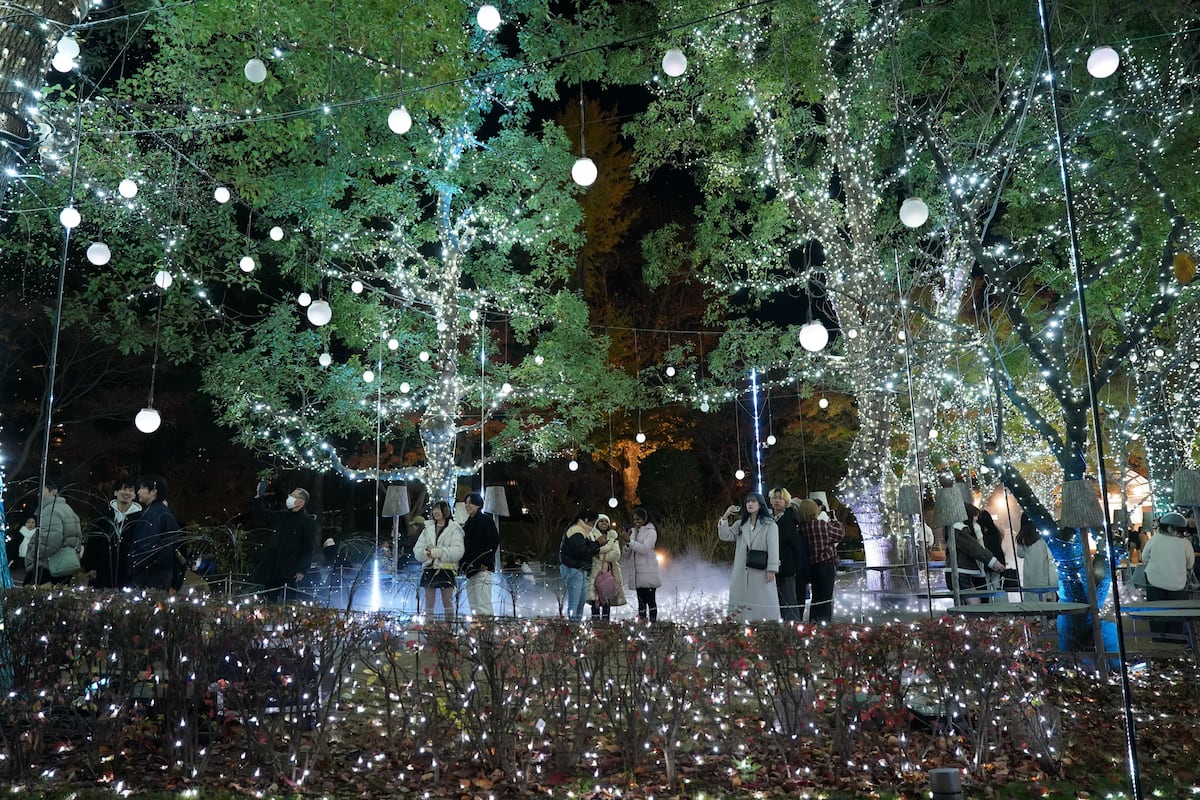 Así se ilumina el mundo para recibir la Navidad