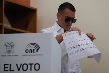Daniel Noboa tiene 44.15 % y Luisa González, 44 %, con el 99.42 % escrutado en Ecuador