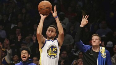Curry anota 42 ante unos alicaídos Cavaliers