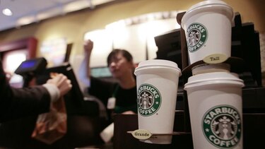 Starbucks ya no pondrá frase 'razas unidas' en sus vasos