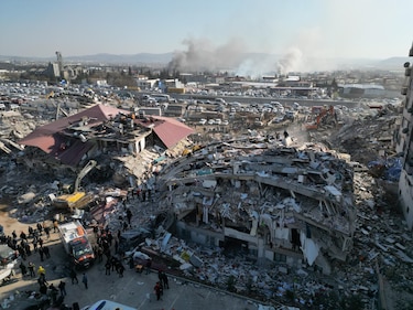 Más de 20,000 muertos en Turquía y Siria por los terremotos