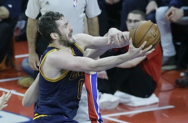 Spurs y Cavaliers, a punto de barrer en sus series de 'playoff'