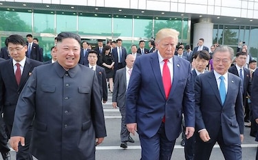 Reunión Trump-Kim fue resultado de 'imaginación asombrosa', dice Moon Jae-in