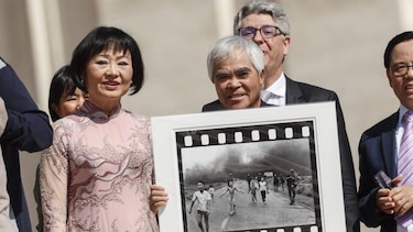 ¿Quién tomó realmente la foto de la niña del napalm, una de las imágenes más famosas de la historia?