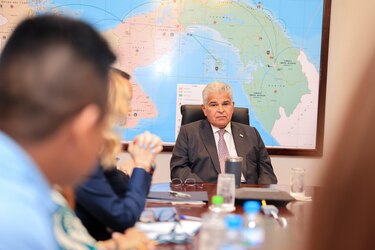 Presidente José Raúl Mulino se reúne con proveedores de la mina