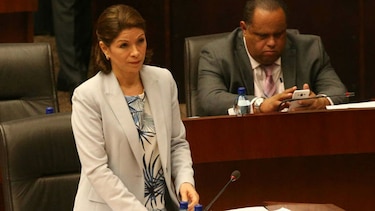 Suspenden hasta mañana el debate de contrataciones públicas