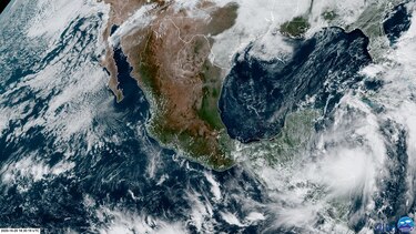 Caribe mexicano, en alerta por acercamiento de tormenta tropical Zeta