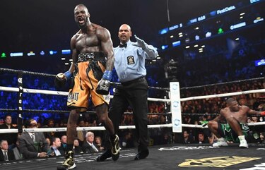 Ortiz sucumbe ante Wilder por el título de los pesos pesados