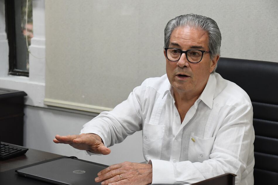 Vacuna contra el dengue no resolverá el problema, dice el ministro de Salud