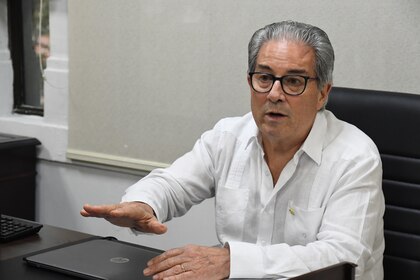 Vacuna contra el dengue no resolverá el problema, dice el ministro de Salud