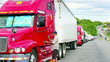 Panamá asiste a Costa Rica ante el colapso de Puerto Caldera