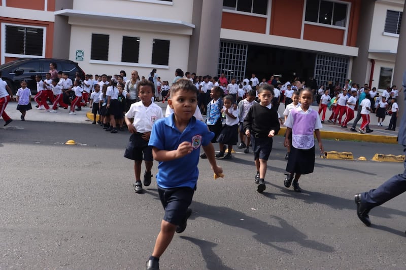 Meduca activa protocolos de seguridad en escuelas tras sismo sentido en Panamá