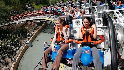 X2: cómo es la montaña rusa cerrada en el parque Six Flags de California y qué se sabe de las denuncias por lesiones cerebrales