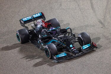 Lewis Hamilton gana el primer Gran Premio de la temporada en Baréin