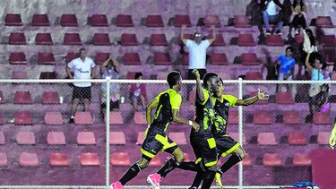 Leones y Centenario, con ventaja para la vuelta