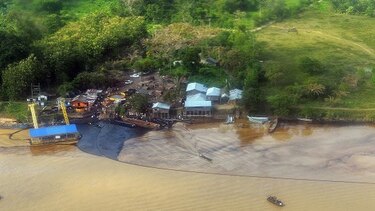 FARC reconocen daños no deseados tras sabotear un oleoducto