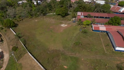 Canchas fantasmas, anticipos sin devolver y adendas millonarias: las denuncias de Pandeportes