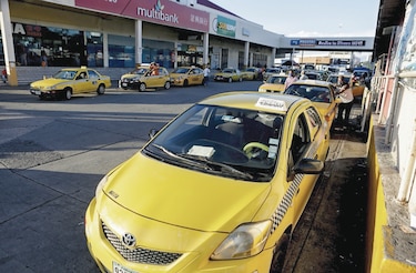 ATTT: los taxis podrán circular los domingos