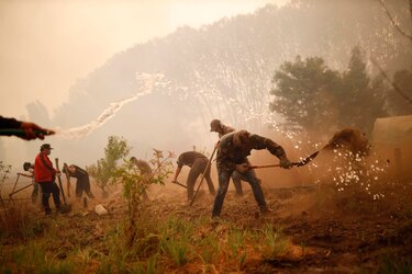 Dolor y rabia entre los cientos de evacuados por graves incendios en Chile