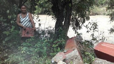 Puente es arrastrado por río Chico en Natá
