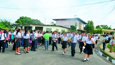 Falta de apoyo motiva protesta en colegio Federico Zúñiga