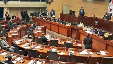 Por falta de cuórum suspenden discusión del proyecto que penaliza la evasión fiscal