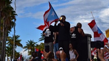 Miles de manifestantes exigen la renuncia del gobernador de Puerto Rico