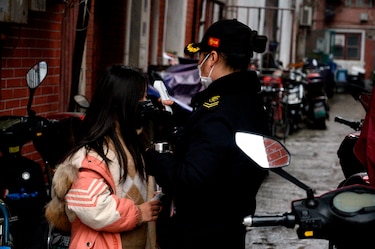 Balance del nuevo coronavirus alcanza los 1,100 muertos en China