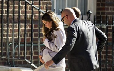 La familia crece con el bebé real