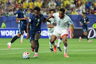 Vinícius acelera el paso y comparte el trono del MVP con Balogun