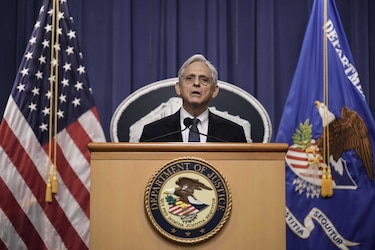Secretario de Justicia de Estados Unidos dice haber aprobado el allanamiento en la casa de Trump
