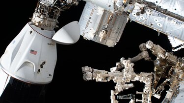 Pospuesto el regreso de los astronautas desde la estación espacial por el mal tiempo en Florida