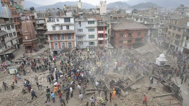 Un terremoto de magnitud 7.9 deja cientos de muertos en Nepal