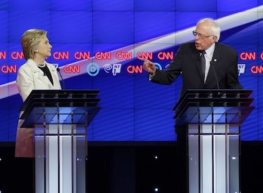 Video: Clinton  y Sanders se disparan munición gruesa durante debate