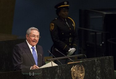 Raúl Castro critica lo que llamó golpes blandos contra Venezuela y Ecuador