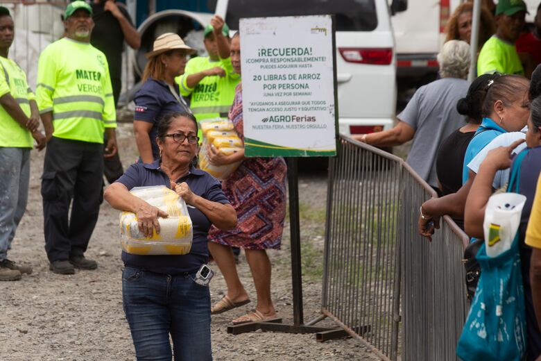 Panameños buscan arroz en las ferias; no quieren el arroz chino 