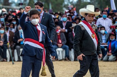 Presidente peruano Castillo anuncia renuncia de todo su gabinete
